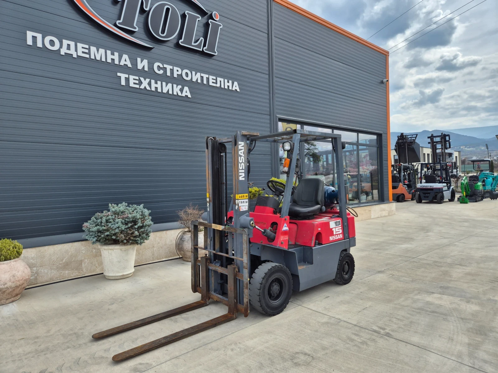 Мотокар Nissan ГАЗ + БЕНЗИН / АВТОМАТ / ОРИГИНАЛНА БОЯ !!