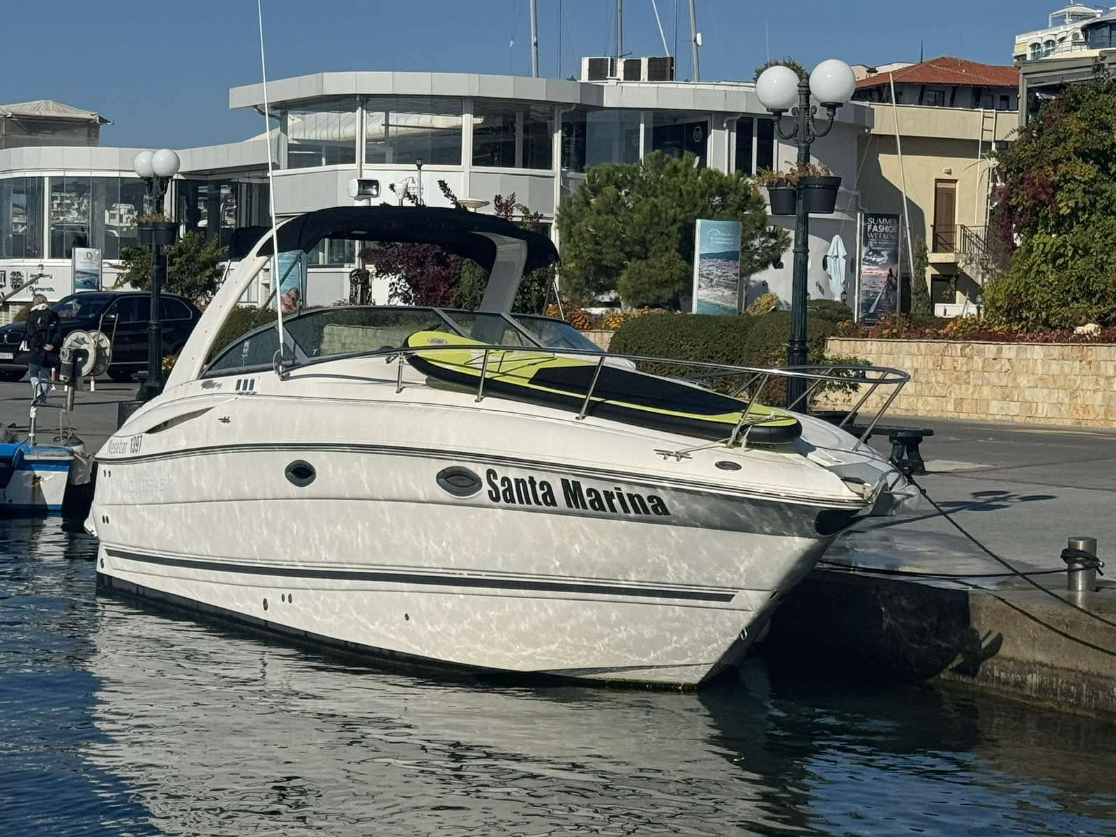 Моторна яхта Monterey