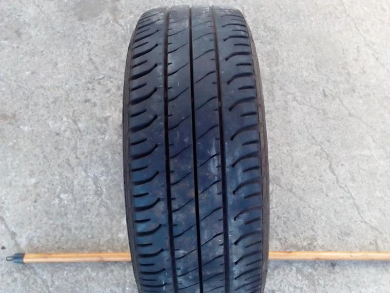 Гуми Летни 195/60R15, снимка 1 - Гуми и джанти - 18593173