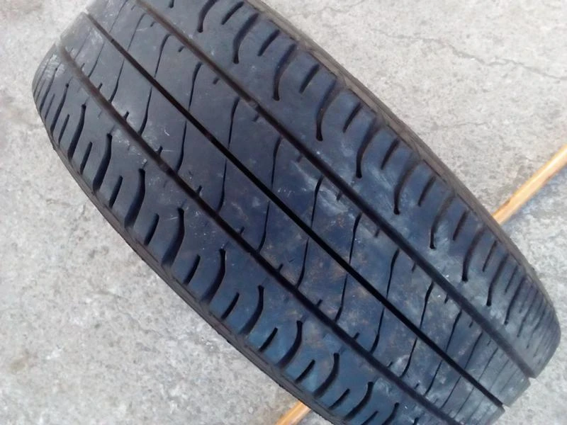 Гуми Летни 195/60R15, снимка 2 - Гуми и джанти - 18593173