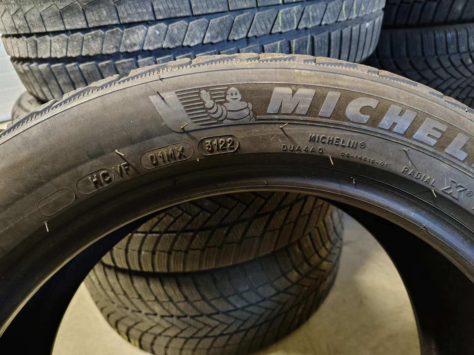 Гуми Зимни 225/50R18, снимка 6 - Гуми и джанти - 54088289
