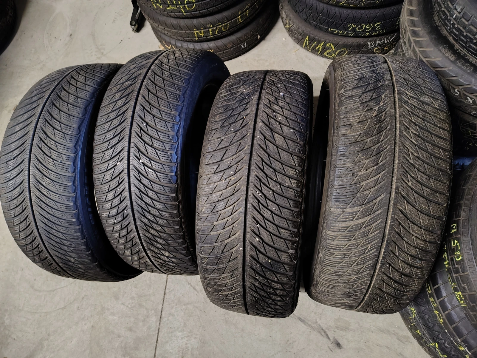 Гуми Зимни 225/50R18