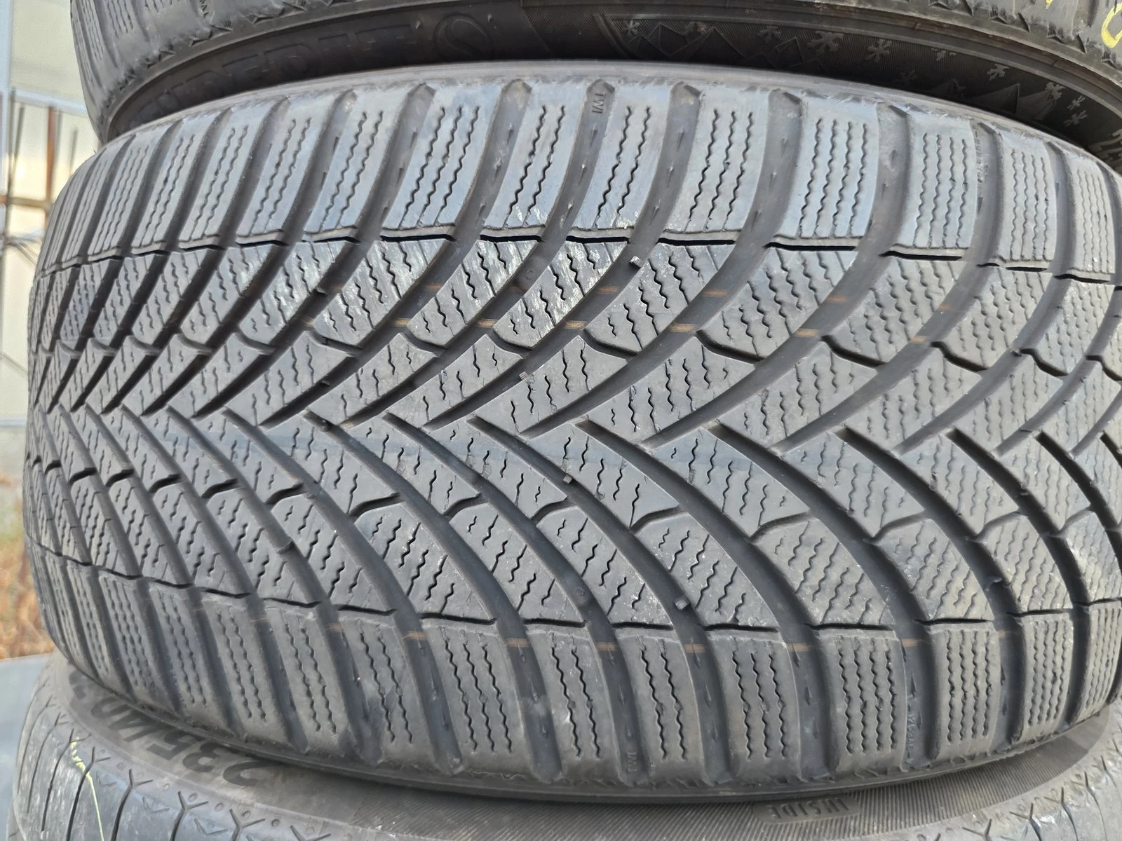 Гуми Зимни 225/40R18