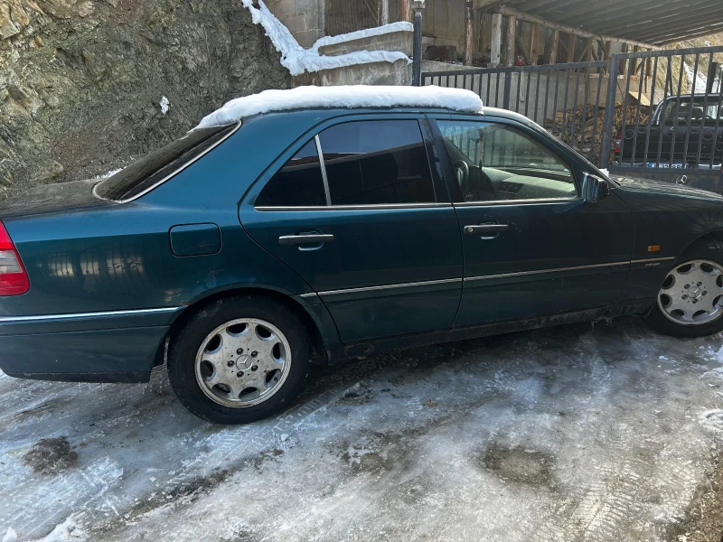 Mercedes-Benz C 180, снимка 2 - Автомобили и джипове - 48727282