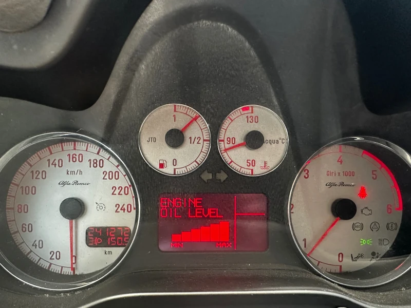 Alfa Romeo 147, снимка 8 - Автомобили и джипове - 52568136