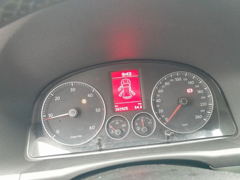 VW Touran, снимка 10 - Автомобили и джипове - 52680766