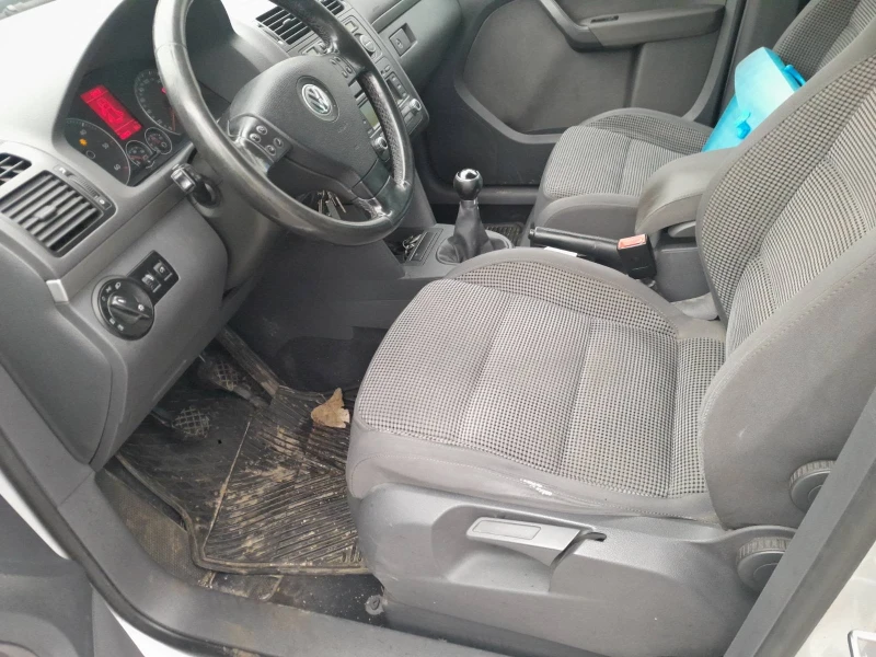 VW Touran, снимка 9 - Автомобили и джипове - 52680766