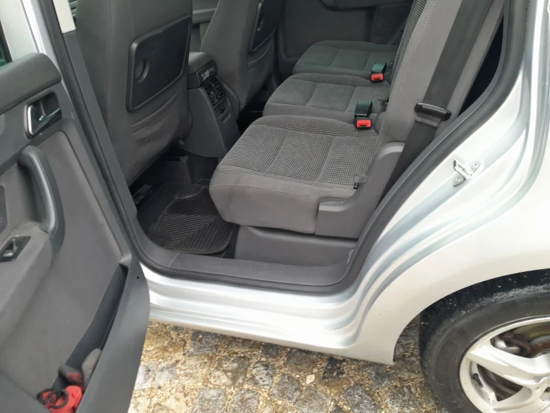 VW Touran, снимка 8 - Автомобили и джипове - 52680766