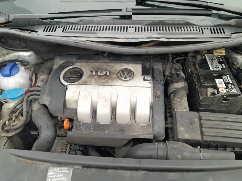 VW Touran, снимка 13 - Автомобили и джипове - 52680766