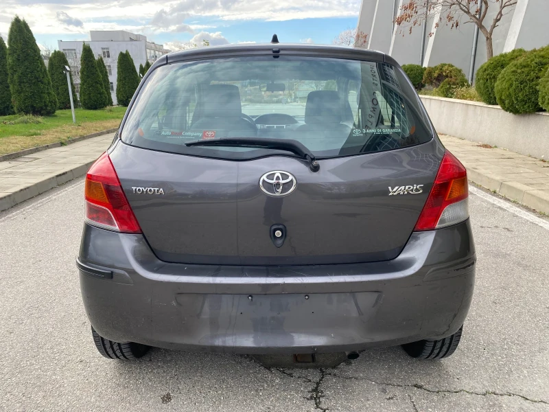 Toyota Yaris 1.33 i, снимка 5 - Автомобили и джипове - 53024081