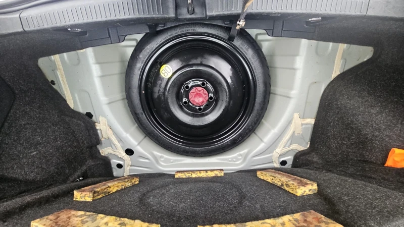 Toyota Auris 2011г.Фейс.1.33vvti.6скорости.ТОП.състояние, снимка 12 - Автомобили и джипове - 53024780