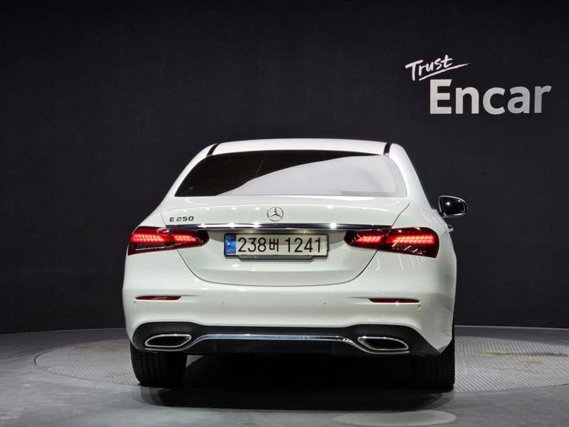Mercedes-Benz E 250 2.0 Automatic, снимка 4 - Автомобили и джипове - 55838334
