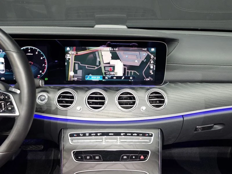 Mercedes-Benz E 250 2.0 Automatic, снимка 13 - Автомобили и джипове - 55838334