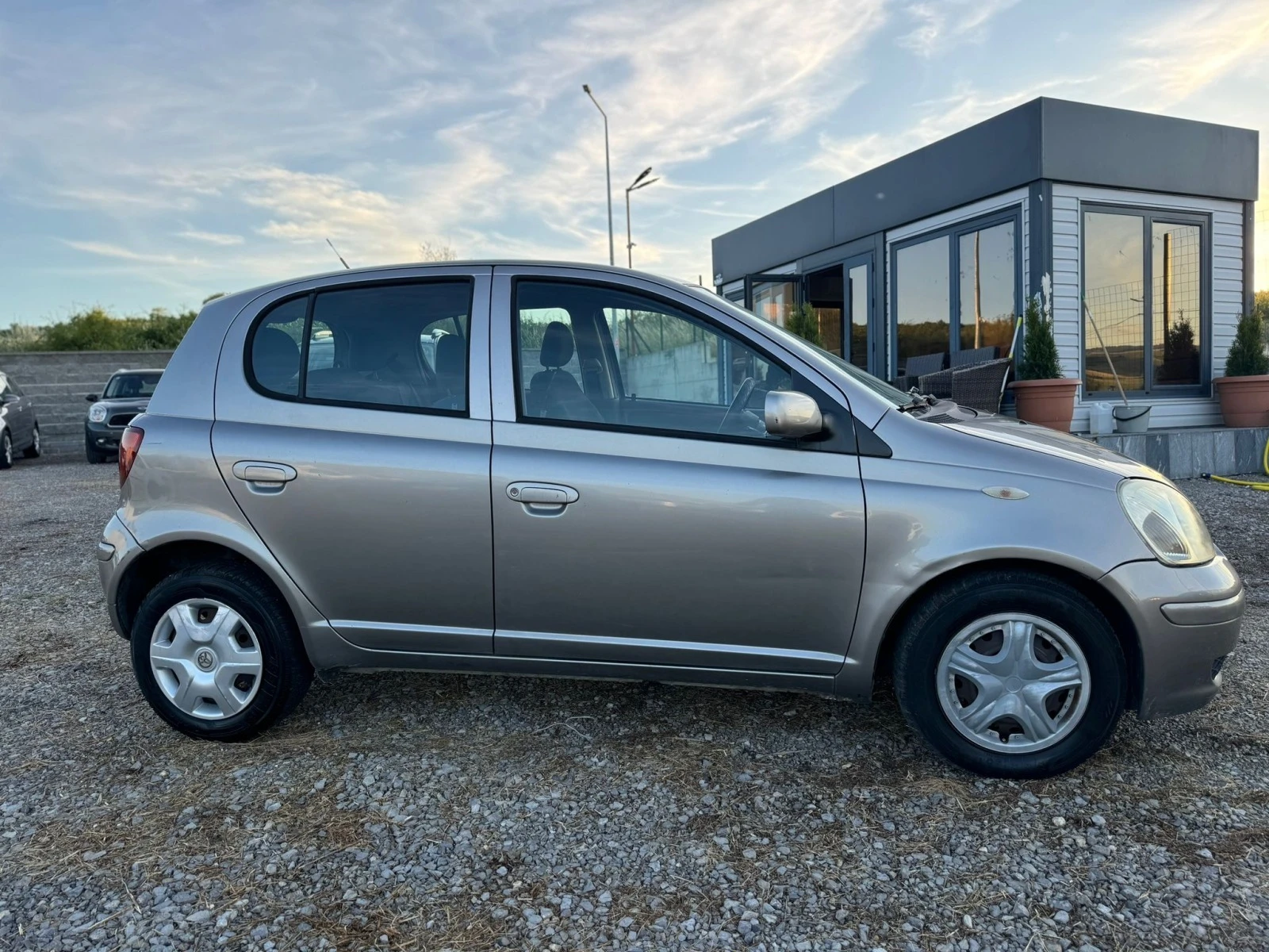 Toyota Yaris  - изображение 4