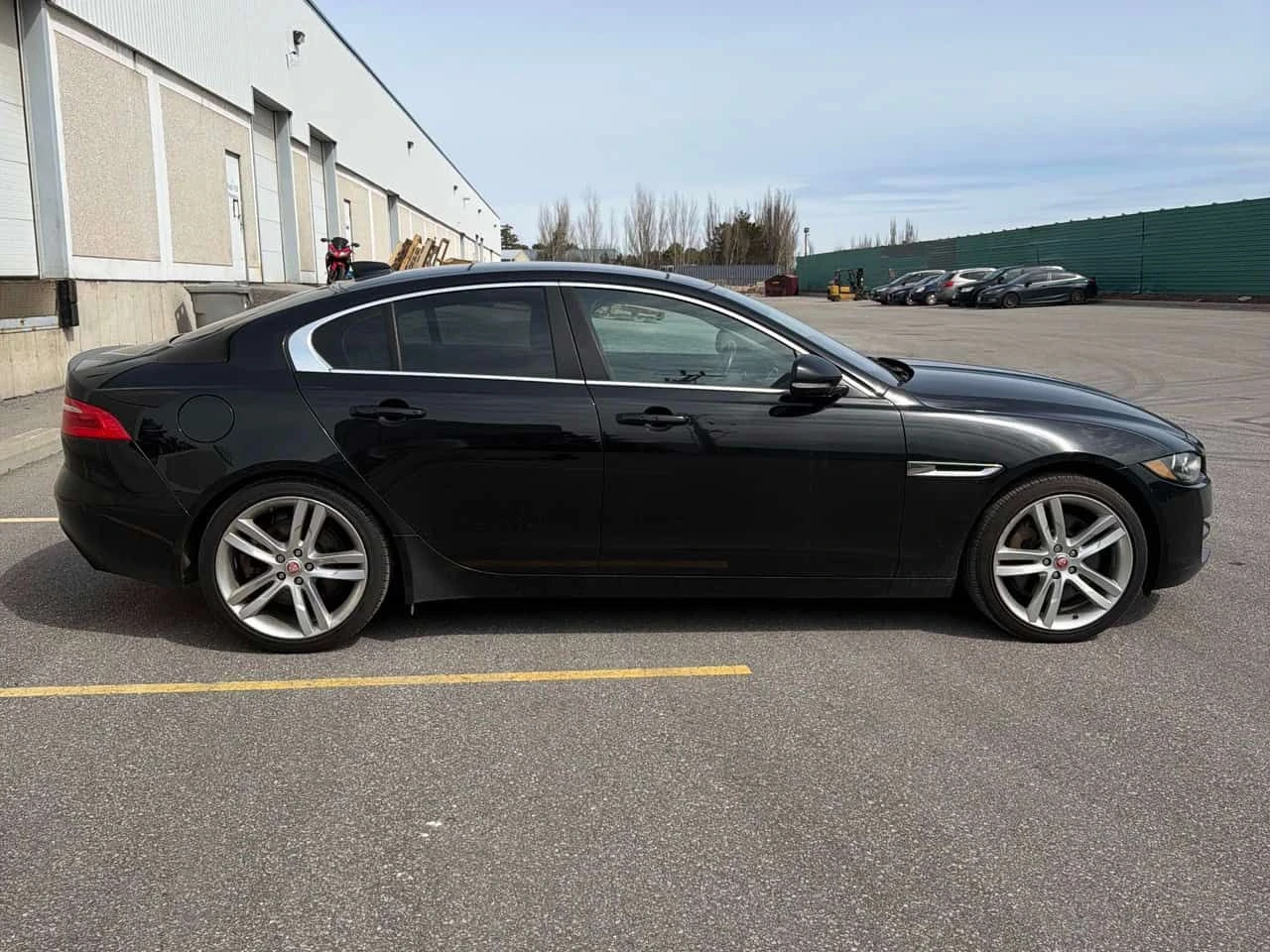 Jaguar XE * Prestige * ПАНО* ПОДГРЕВ* KEYLESS* , снимка 3 - Автомобили и джипове - 54048365