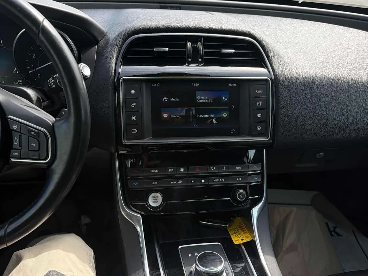 Jaguar XE * Prestige * ПАНО* ПОДГРЕВ* KEYLESS* , снимка 9 - Автомобили и джипове - 54048365