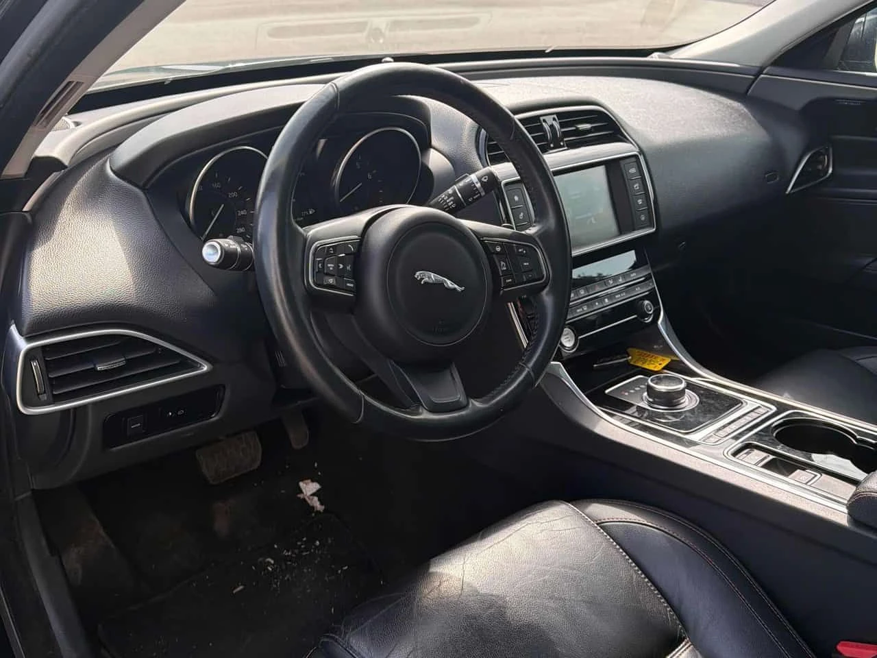 Jaguar XE * Prestige * ПАНО* ПОДГРЕВ* KEYLESS* , снимка 5 - Автомобили и джипове - 54048365