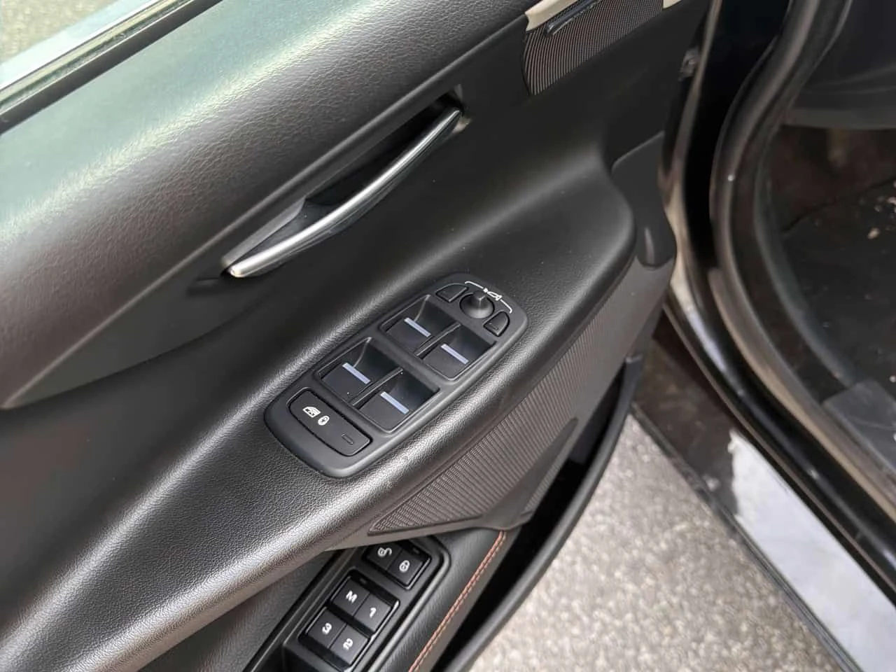 Jaguar XE * Prestige * ПАНО* ПОДГРЕВ* KEYLESS* , снимка 13 - Автомобили и джипове - 54048365