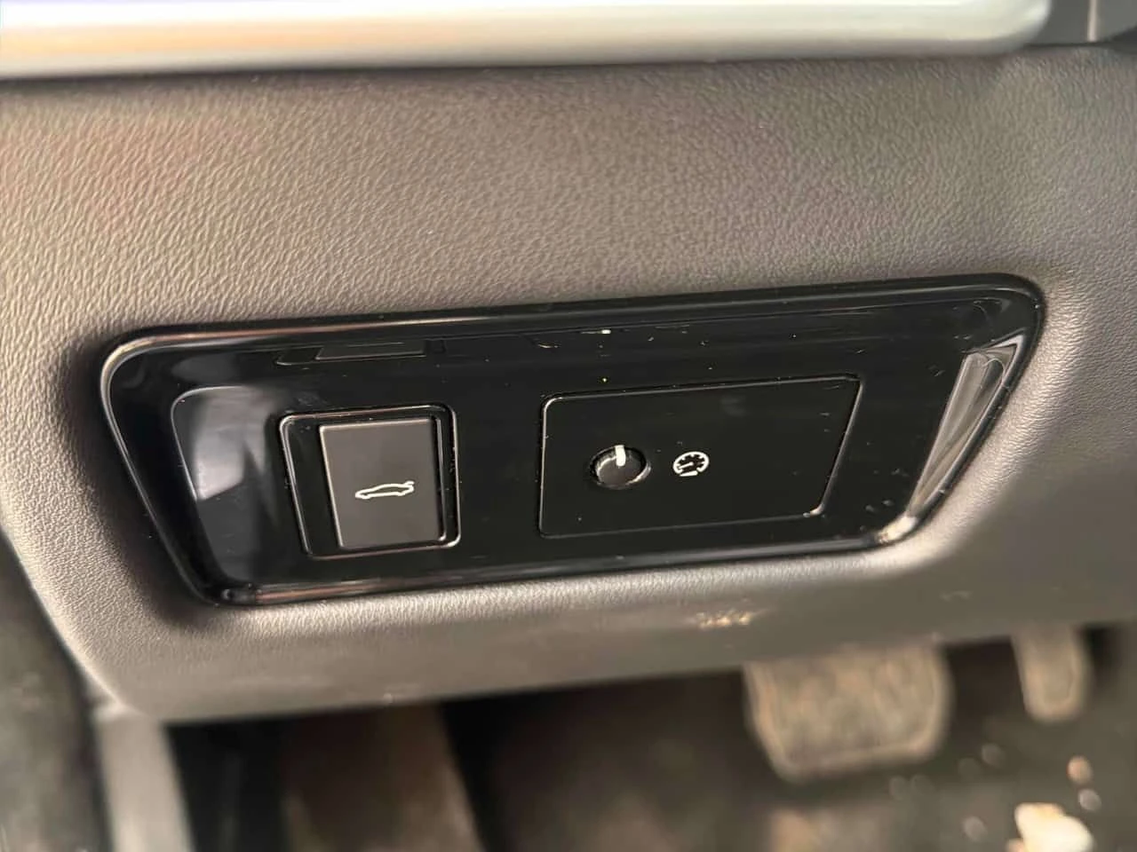 Jaguar XE * Prestige * ПАНО* ПОДГРЕВ* KEYLESS* , снимка 12 - Автомобили и джипове - 54048365