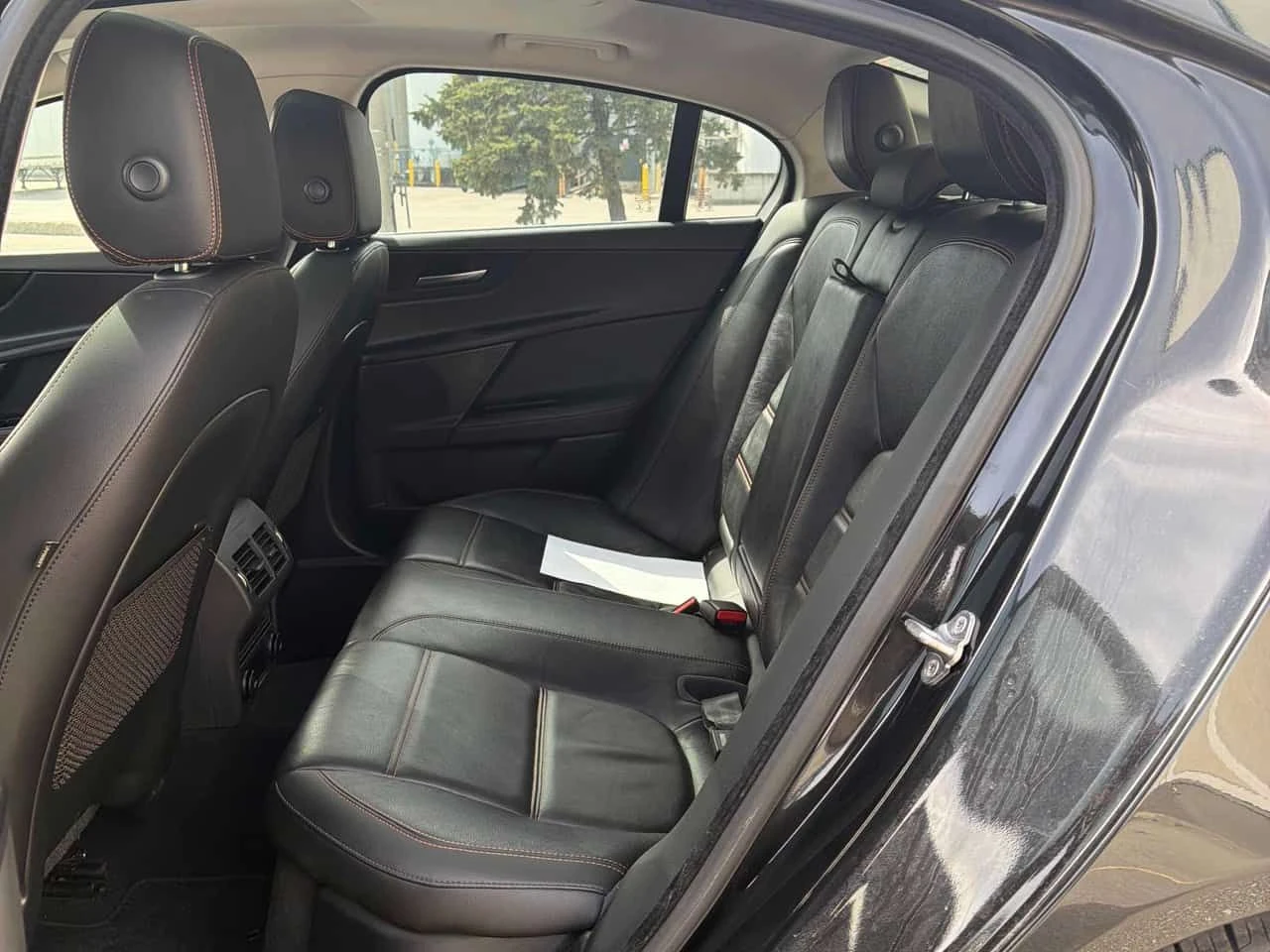 Jaguar XE * Prestige * ПАНО* ПОДГРЕВ* KEYLESS* , снимка 11 - Автомобили и джипове - 54048365