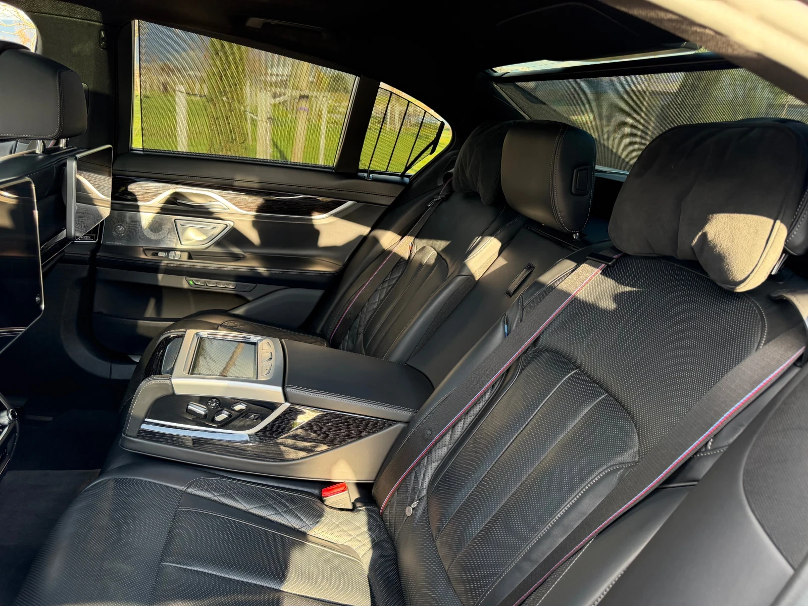 BMW 730 xDrive M performance TV Laser Bowers&Wilkins, снимка 12 - Автомобили и джипове - 54133611
