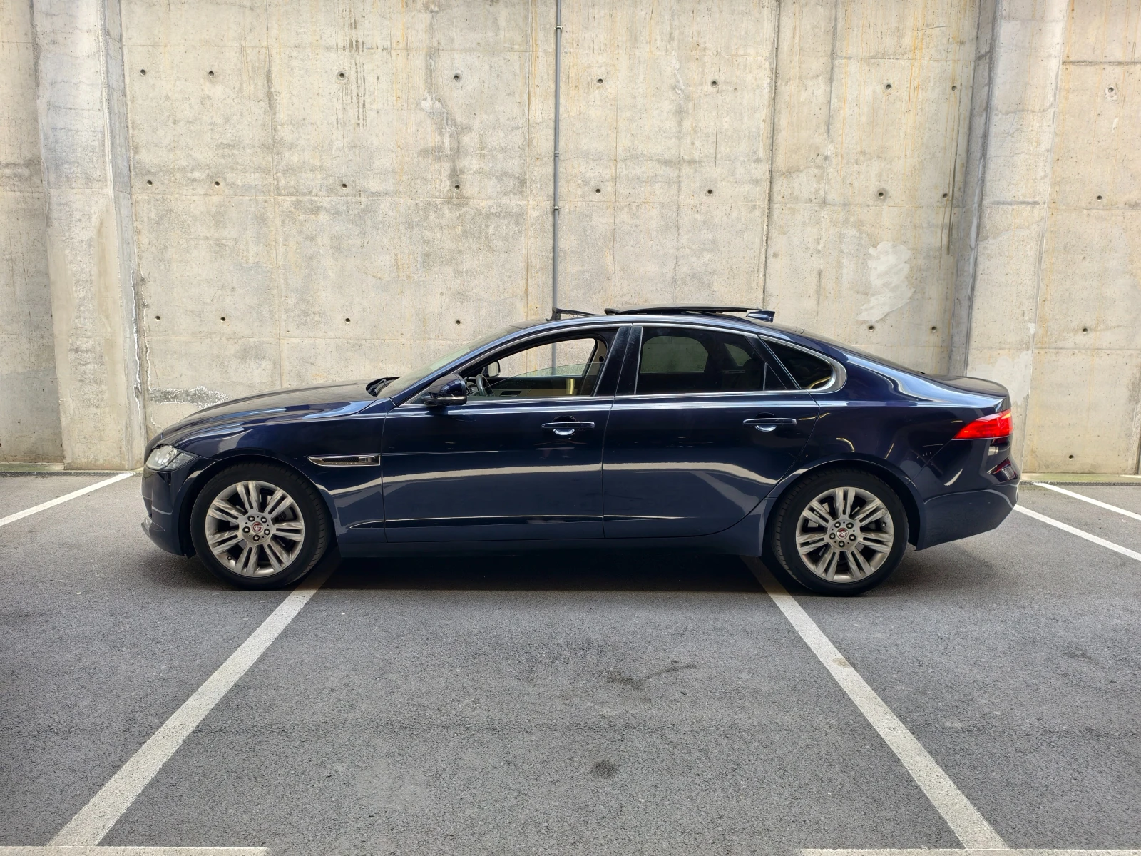 Jaguar Xf AUTO| AWD| КОЖА| LED| EURO6| ПАНОРАМА| ОБСЛУЖЕН| , снимка 6 - Автомобили и джипове - 54494025
