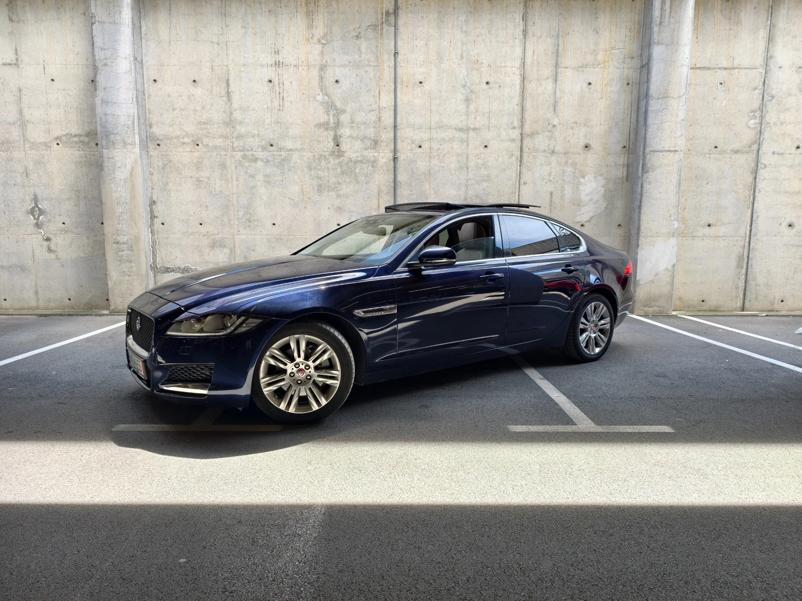 Jaguar Xf AUTO| AWD| КОЖА| LED| EURO6| ПАНОРАМА| ОБСЛУЖЕН| , снимка 7 - Автомобили и джипове - 54494025