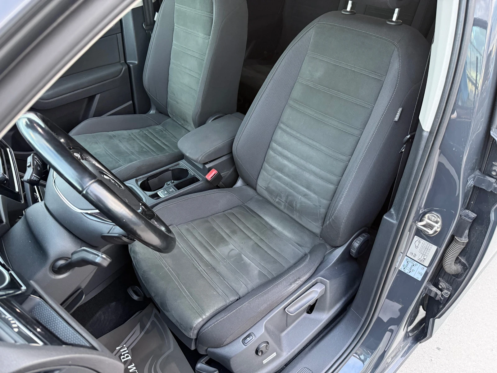 VW Touran 1.6D* 2017г* АВТОМАТИК* Топ Състояние* , снимка 7 - Автомобили и джипове - 54608609