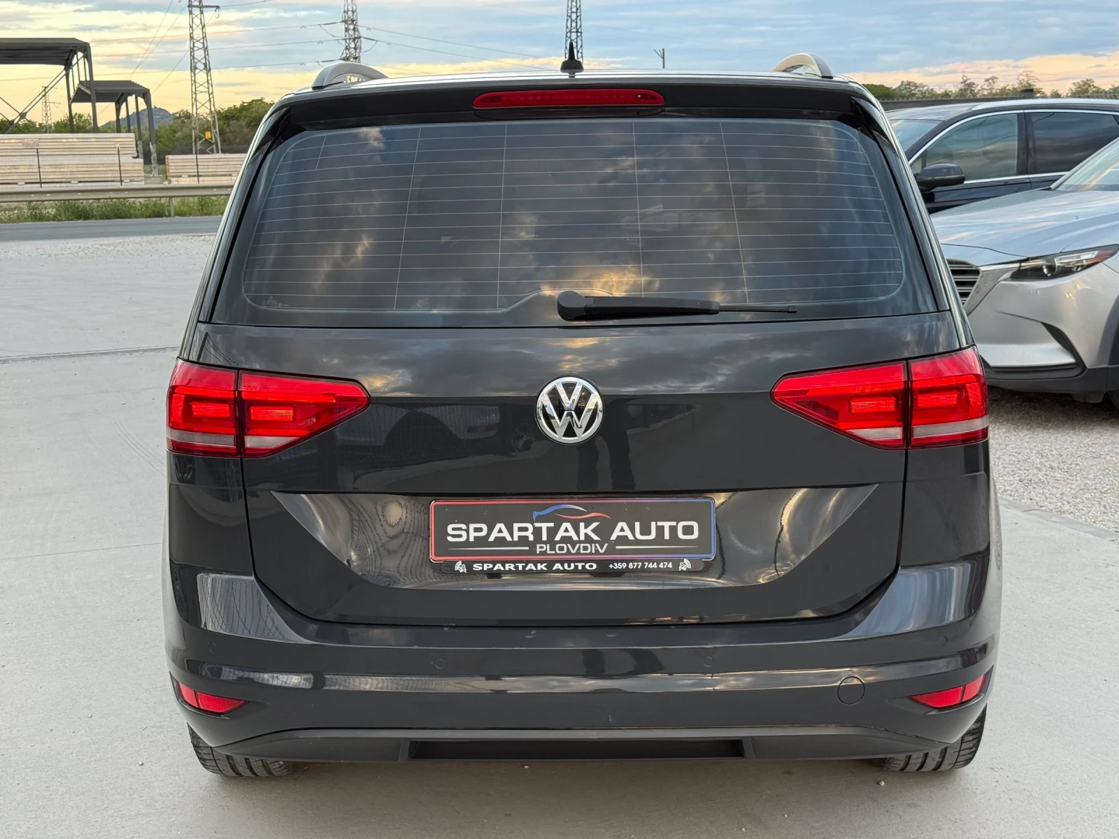 VW Touran 1.6D* 2017г* АВТОМАТИК* Топ Състояние* , снимка 5 - Автомобили и джипове - 54608609