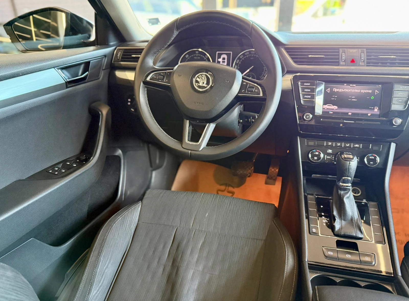 Skoda Superb 2.0TDI * 150hp * DSG * NAVI * ЛИЗИНГ, снимка 8 - Автомобили и джипове - 54719908