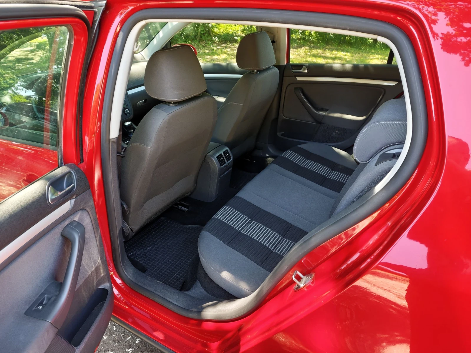 VW Golf 1.9tdi, снимка 10 - Автомобили и джипове - 54809338