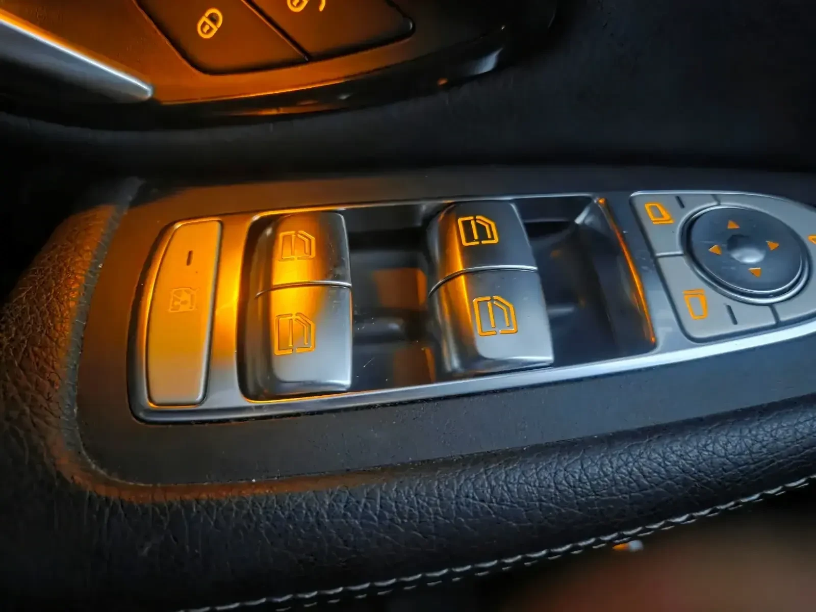 Mercedes-Benz C 300, снимка 13 - Автомобили и джипове - 55695890