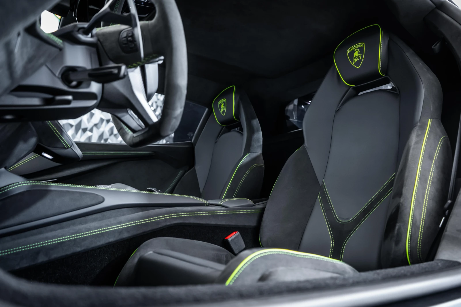 Lamborghini Revuelto Nero Nemesis, снимка 12 - Автомобили и джипове - 55801408
