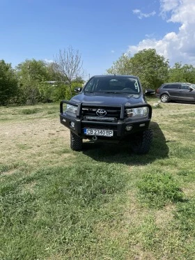 Toyota Hilux 2.4 D, снимка 1