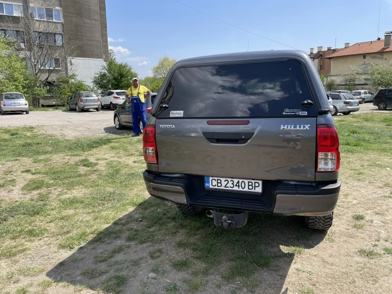 Toyota Hilux 2.4 D, снимка 6 - Автомобили и джипове - 45619516