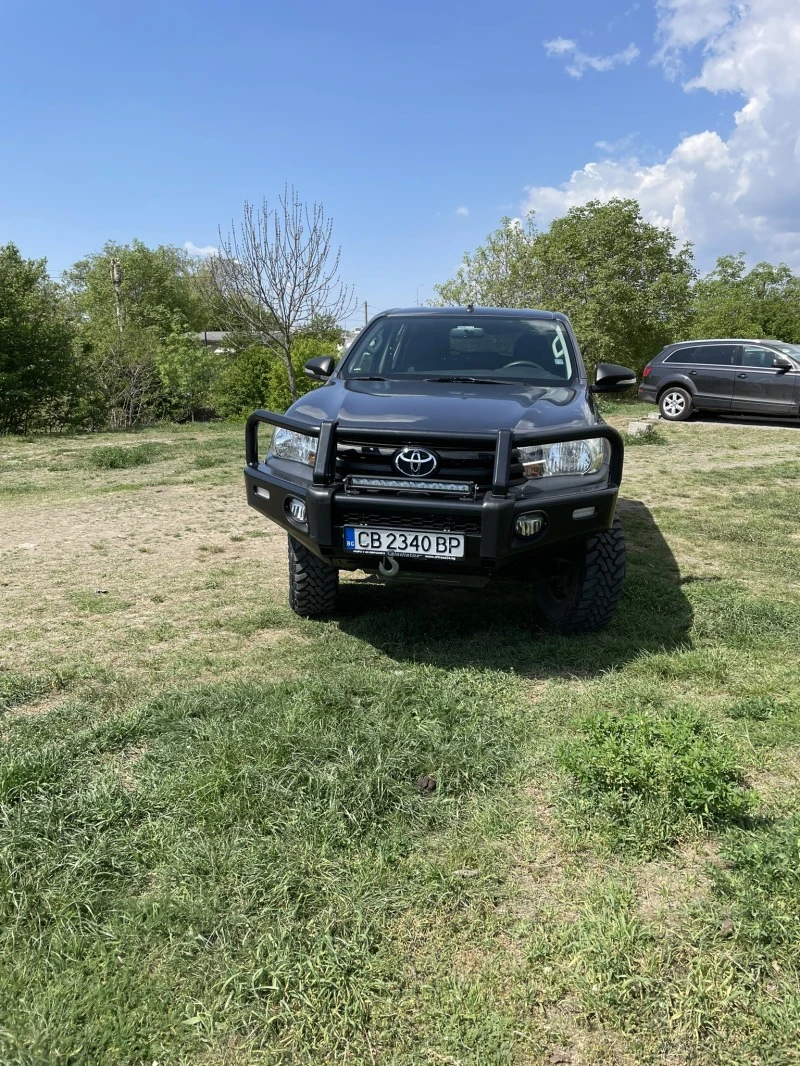 Toyota Hilux 2.4 D, снимка 1 - Автомобили и джипове - 45619516