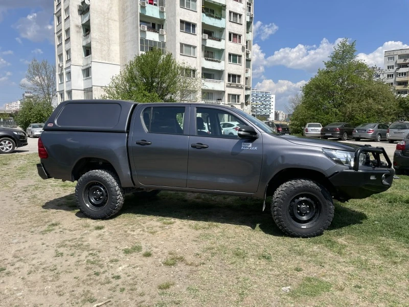 Toyota Hilux 2.4 D, снимка 4 - Автомобили и джипове - 45619516