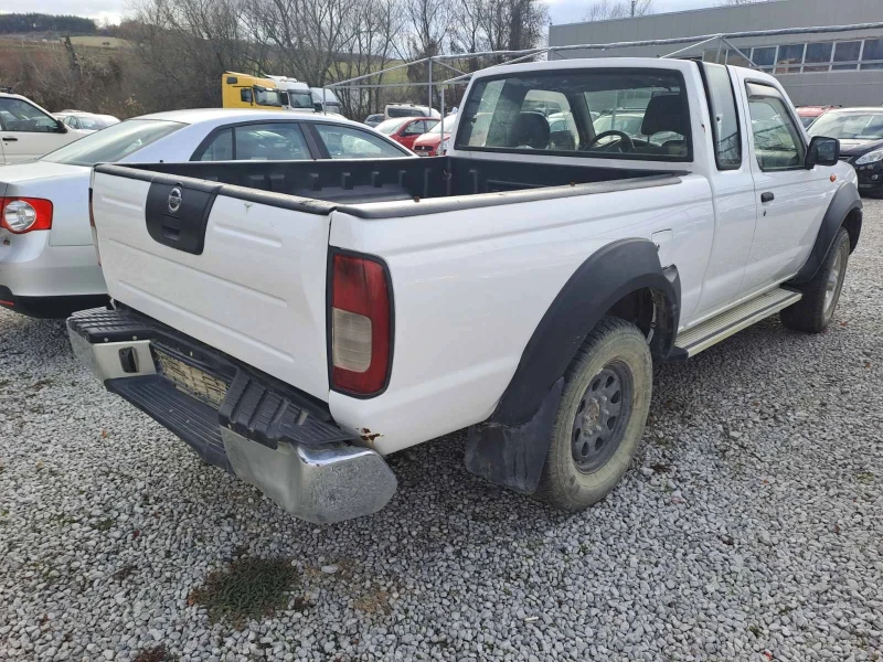 Nissan Navara 2.5d, снимка 4 - Автомобили и джипове - 48052899