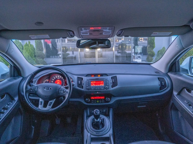 Kia Sportage 106 хил. РЕАЛНИ КИЛОМЕТРИ ПЪЛНА СЕРВИЗНА ИСТОРИЯ, снимка 9 - Автомобили и джипове - 52644092