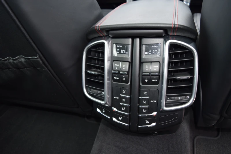 Porsche Cayenne Turbo S, снимка 9 - Автомобили и джипове - 52685411