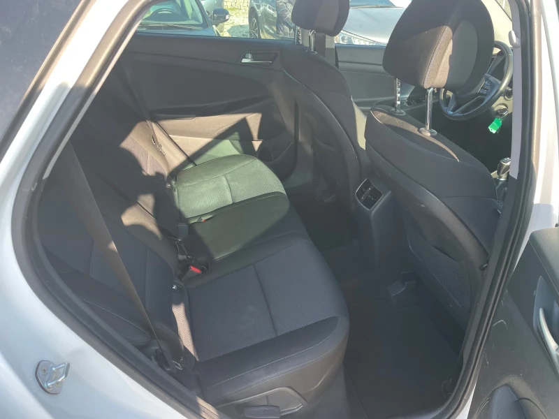 Hyundai Tucson 1.6i Euro6 Top, снимка 13 - Автомобили и джипове - 53155214