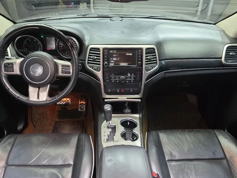 Jeep Cherokee 3.0 Diesel Overland, снимка 7 - Автомобили и джипове - 53589570