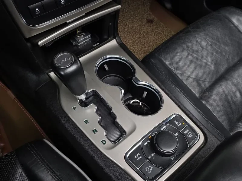 Jeep Cherokee 3.0 Diesel Overland, снимка 9 - Автомобили и джипове - 53589570