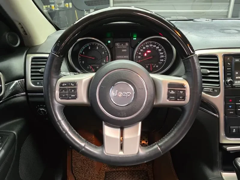 Jeep Cherokee 3.0 Diesel Overland, снимка 13 - Автомобили и джипове - 53589570