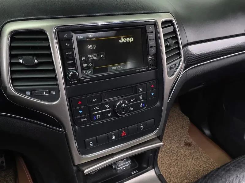 Jeep Cherokee 3.0 Diesel Overland, снимка 14 - Автомобили и джипове - 53589570