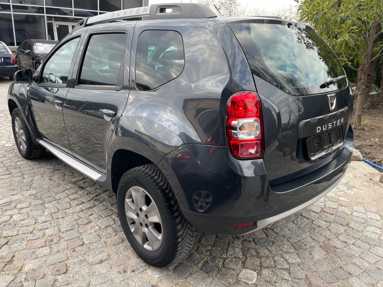 Dacia Duster 1.6i GAZ - изображение 4