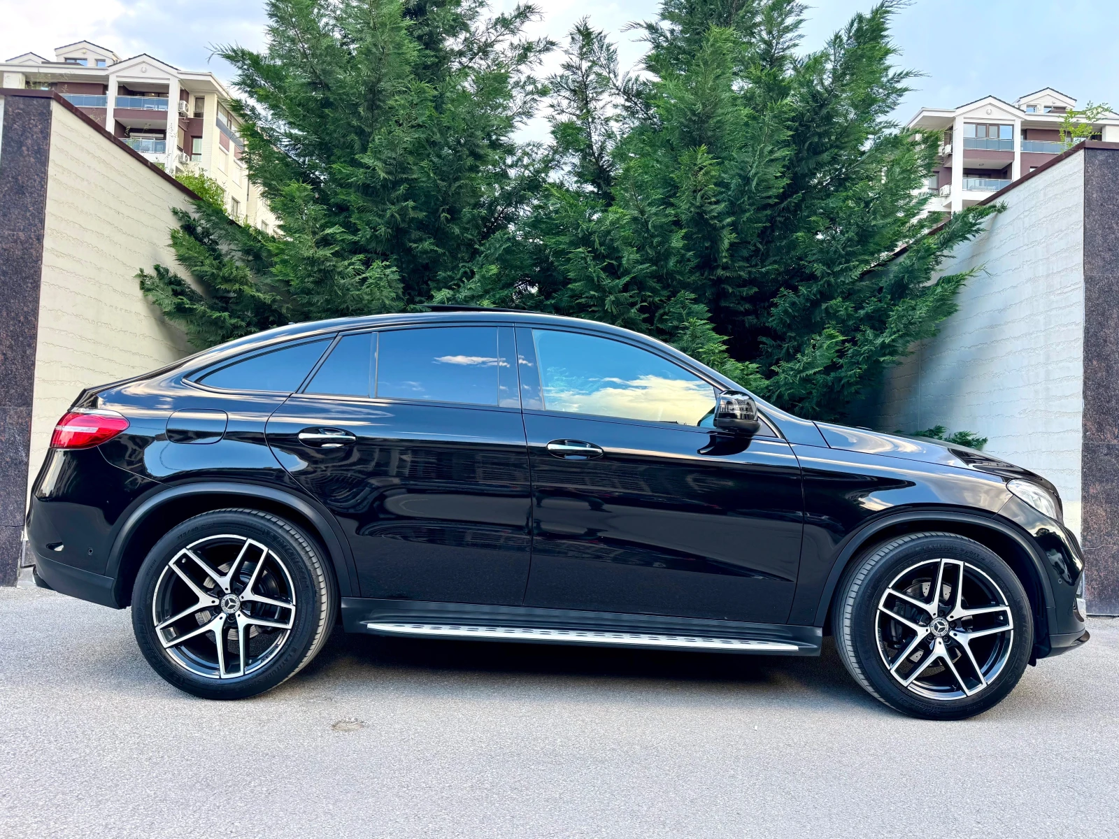 Mercedes-Benz GLE 350 AMG-LINE PANORAMA 360VIEW PODGREV KEYLESS-GO  - изображение 4