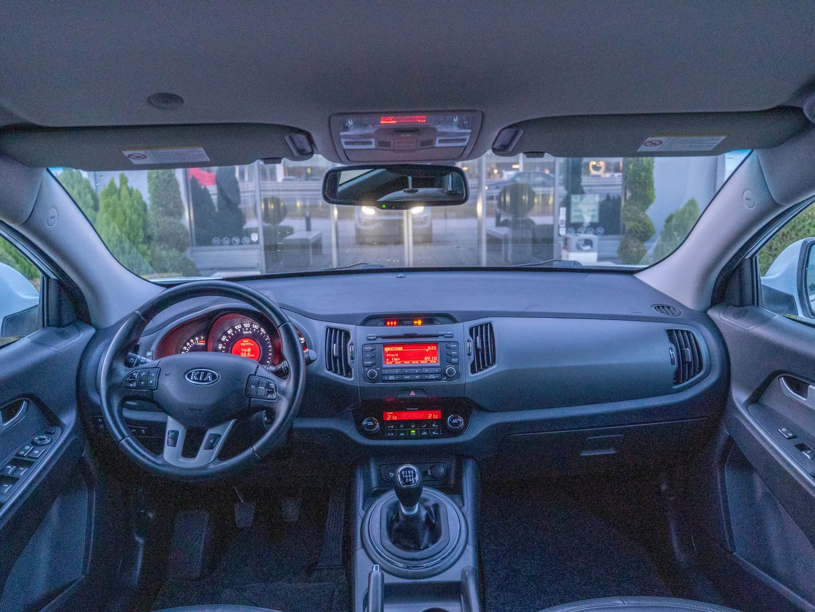 Kia Sportage 106 хил. РЕАЛНИ КИЛОМЕТРИ ПЪЛНА СЕРВИЗНА ИСТОРИЯ - изображение 9