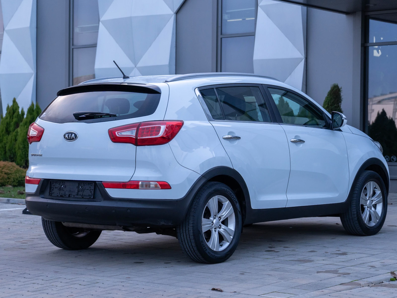 Kia Sportage 106 хил. РЕАЛНИ КИЛОМЕТРИ ПЪЛНА СЕРВИЗНА ИСТОРИЯ - изображение 7