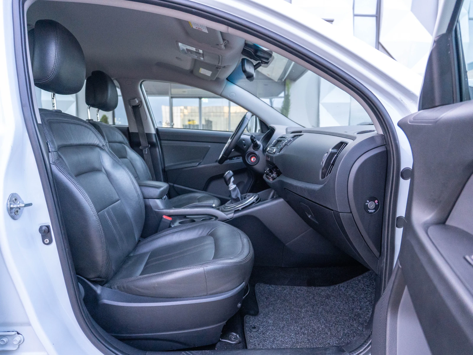 Kia Sportage 106 хил. РЕАЛНИ КИЛОМЕТРИ ПЪЛНА СЕРВИЗНА ИСТОРИЯ - изображение 10